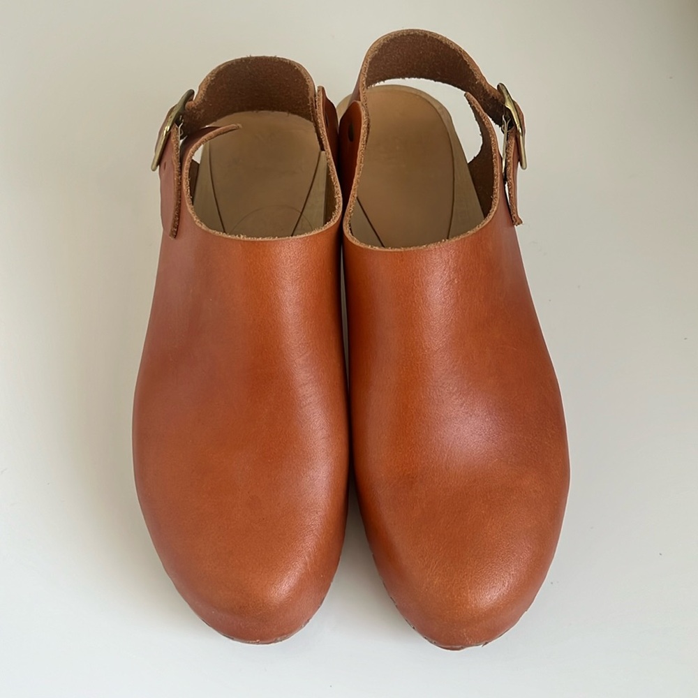 bryr daphne clog - whiskey Sz 36 (6.5/7) - mid heel